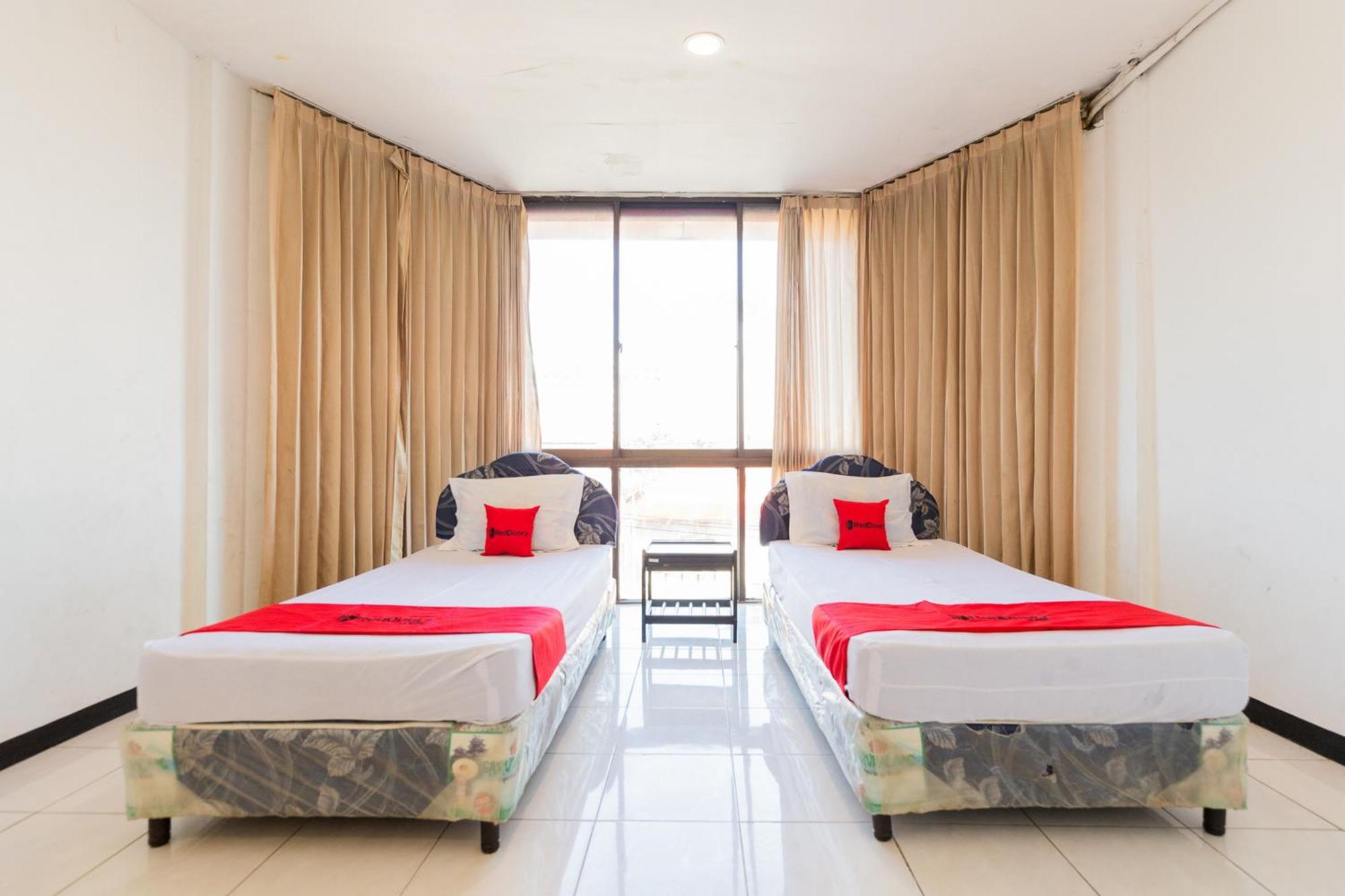Reddoorz At Sparkling Hotel Sorabaya Extérieur photo