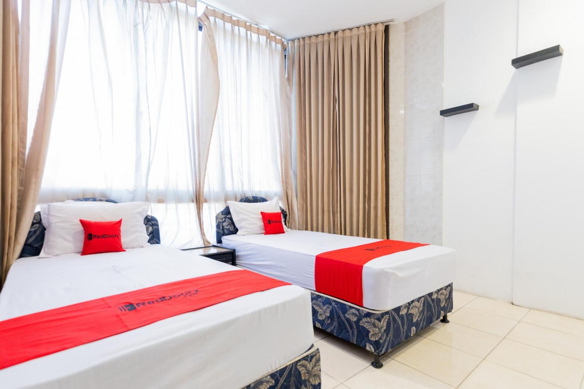 Reddoorz At Sparkling Hotel Sorabaya Extérieur photo