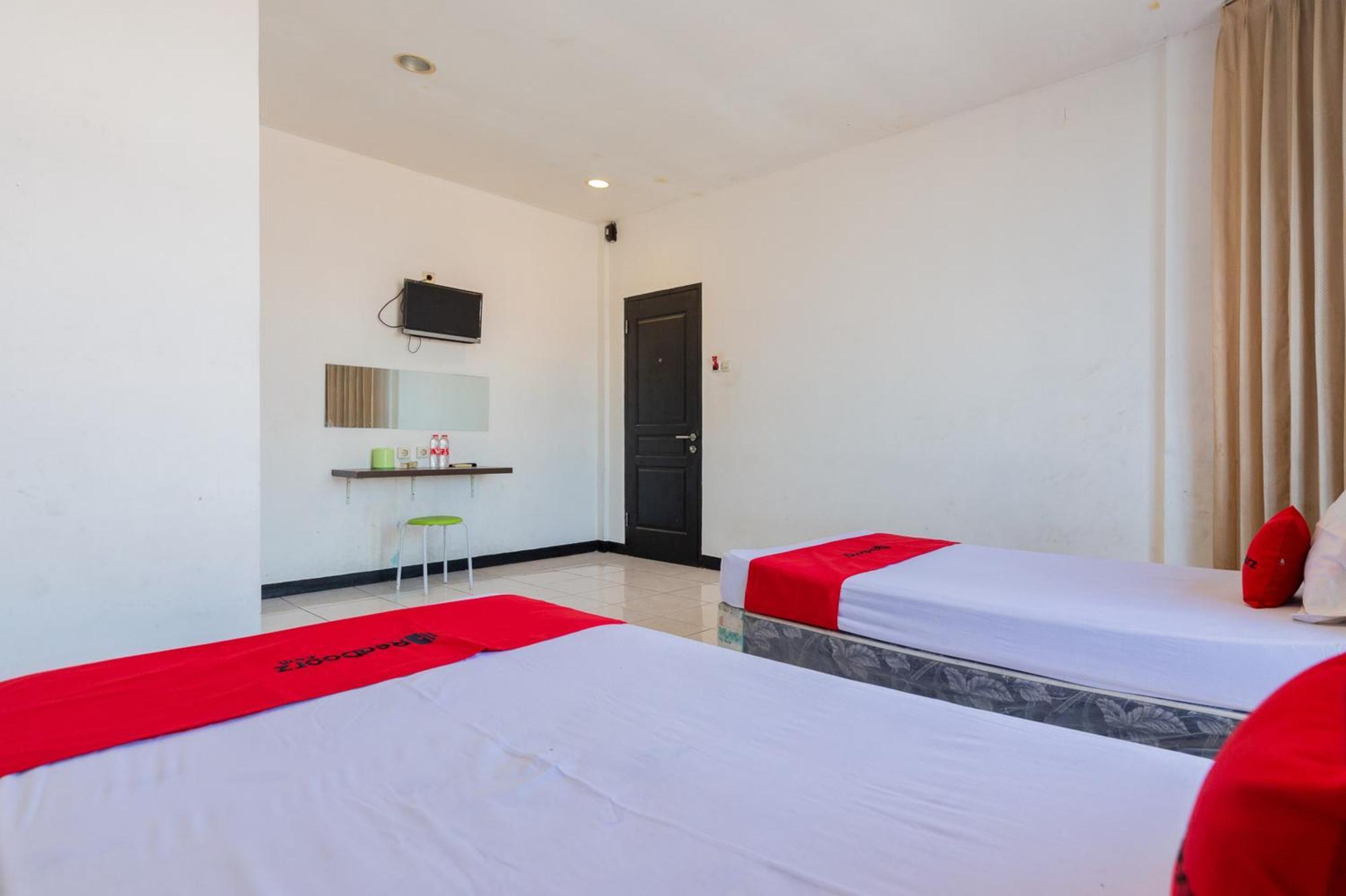 Reddoorz At Sparkling Hotel Sorabaya Extérieur photo
